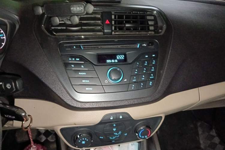 Used Ford Escort 2015 1.5L Automatic Comfort Edition Audio And AC Panel