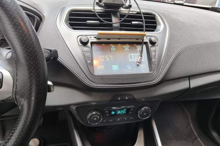 Used Ford Escort 2015 1.5L Automatic Fashion Model Audio And AC Panel