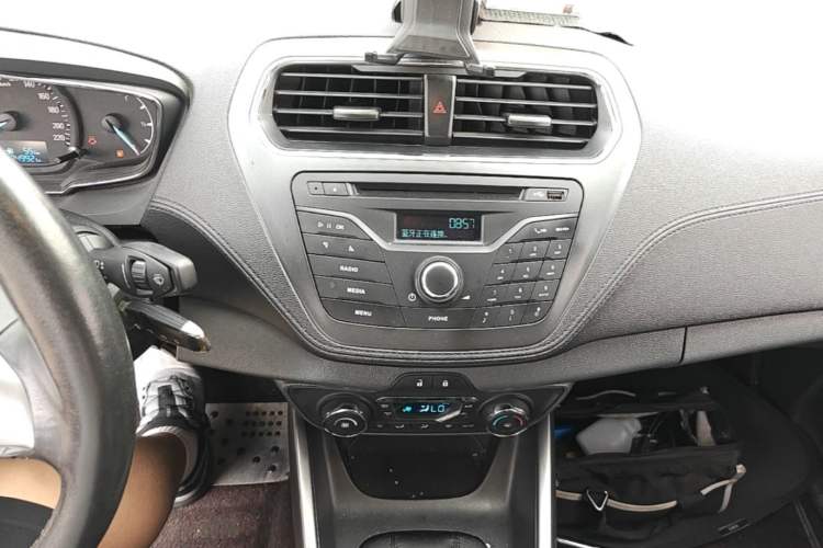 Used Ford Escort 2015 1.5L Manual Fashion Edition Audio And AC Panel