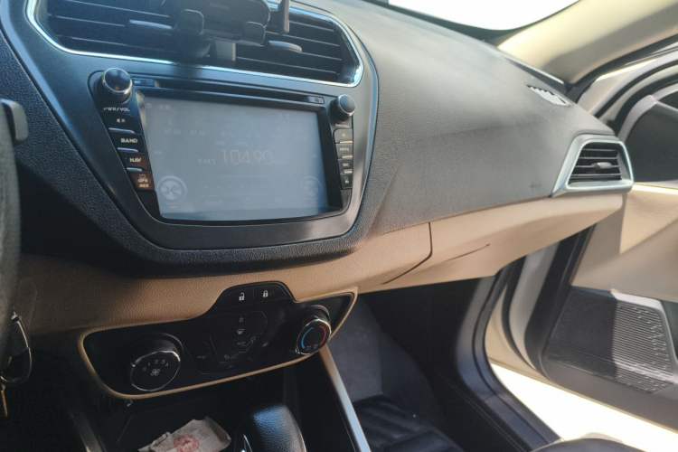 Used Ford Escort 2015 1.5L Automatic Comfort Edition Audio And AC Panel