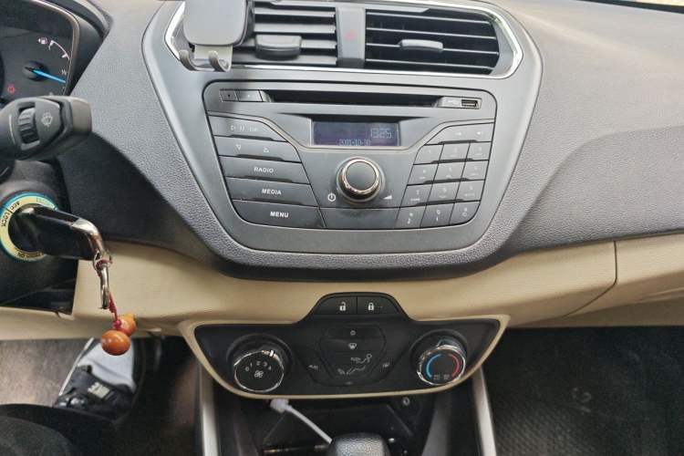 Used Ford Escort 2015 1.5L Automatic Comfort Edition Audio And AC Panel