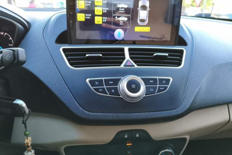Used Ford Escort 2015 1.5L Automatic Comfort Edition Audio And AC Panel