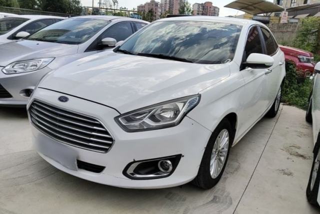 Ford Escort 2015 1.5L Manual Comfort Model مستعملة
