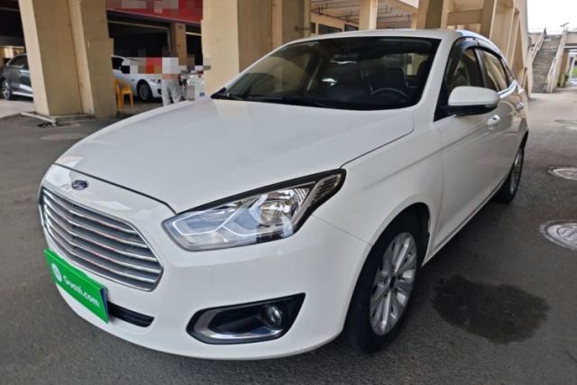 Ojetý Ford Escort 2015 1.5L Manual Fashion Edition