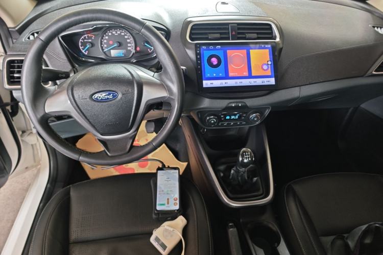 Used Ford Escort 2015 1.5L Manual Fashion Edition Center Console