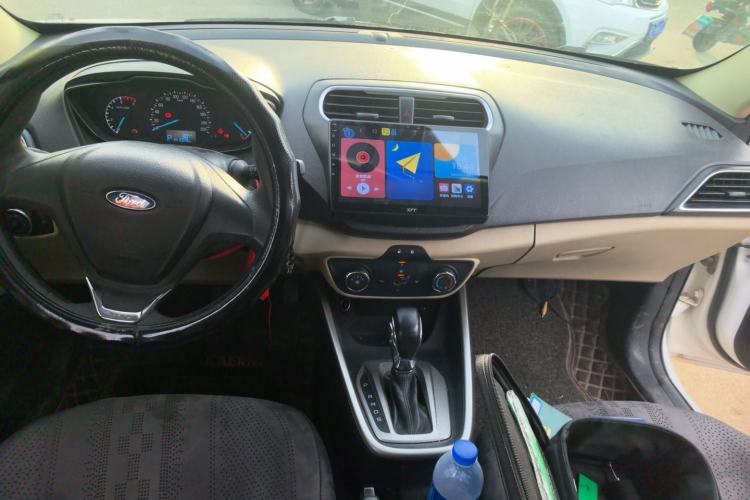 Used Ford Escort 2015 1.5L Automatic Comfort Edition Center Console
