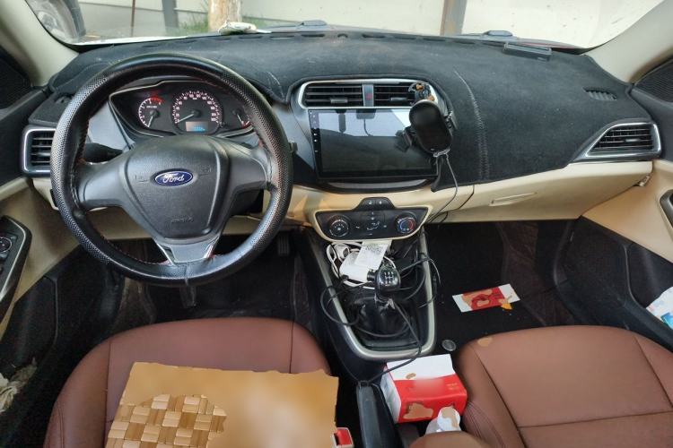 Used Ford Escort 2015 1.5L Manual Comfort Model Center Console