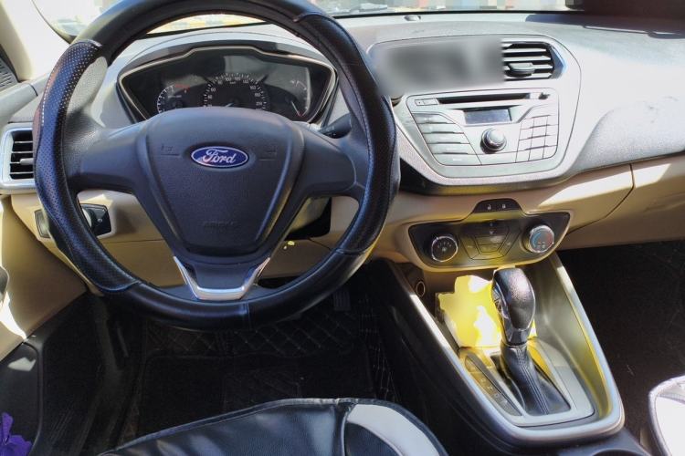 Used Ford Escort 2015 1.5L Automatic Comfort Edition Center Console