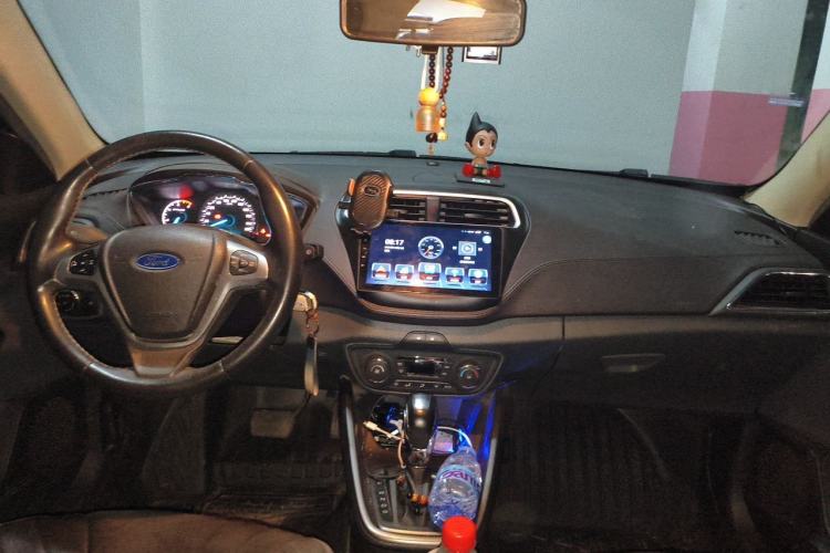 Used Ford Escort 2015 1.5L Automatic Fashion Model Center Console