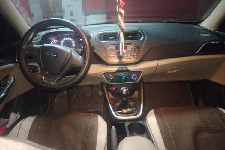 Used Ford Escort 2015 1.5L Manual Comfort Model Center Console