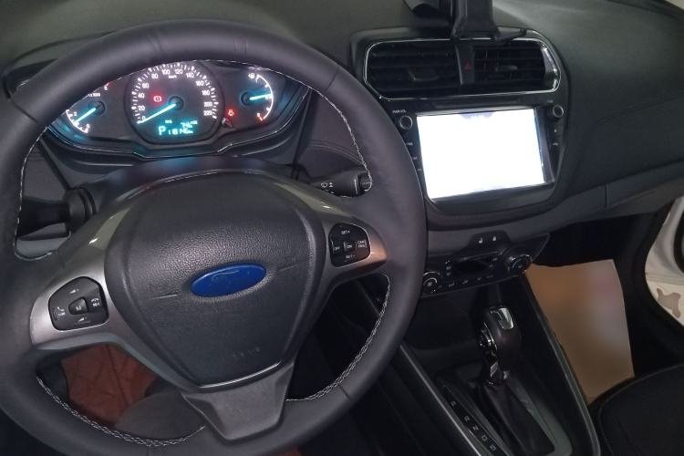 Used Ford Escort 2015 1.5L Automatic Fashion Model Center Console