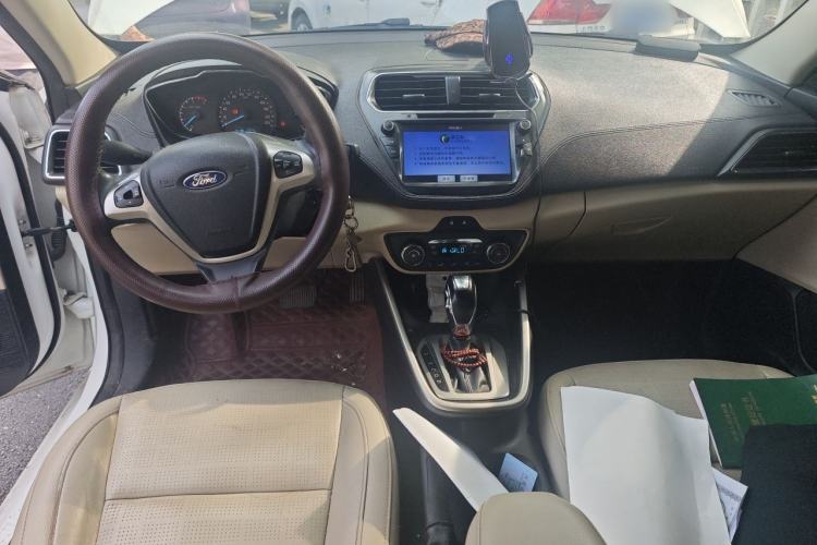 Used Ford Escort 2015 1.5L Automatic Fashion Model Center Console