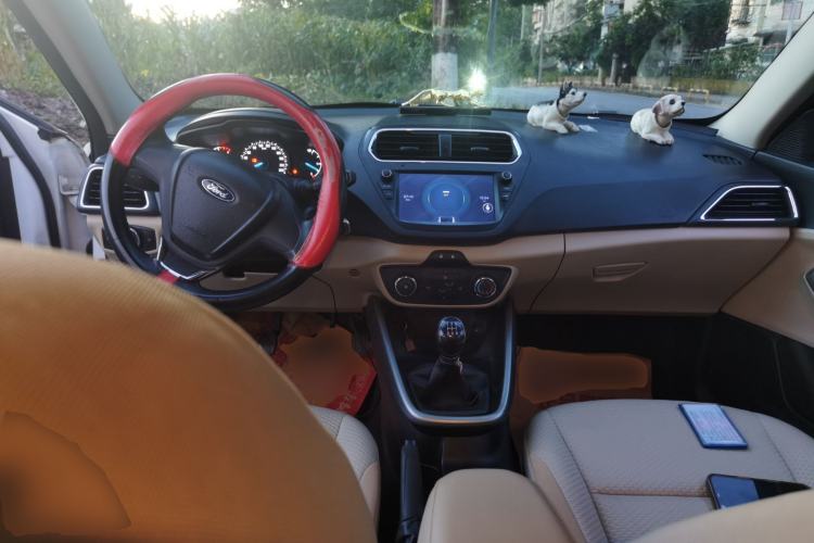 Used Ford Escort 2015 1.5L Manual Comfort Model Center Console