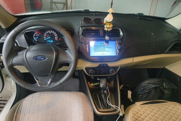 Used Ford Escort 2015 1.5L Automatic Comfort Edition Center Console