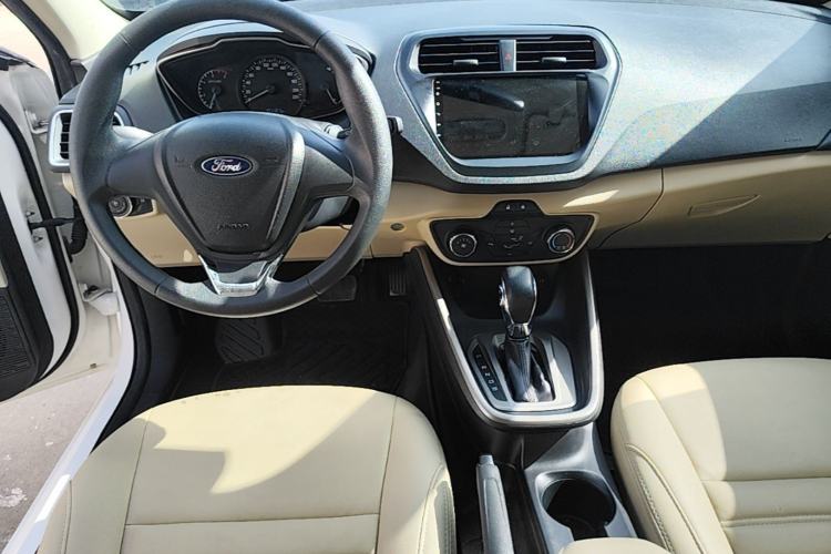 Used Ford Escort 2015 1.5L Automatic Comfort Edition Center Console