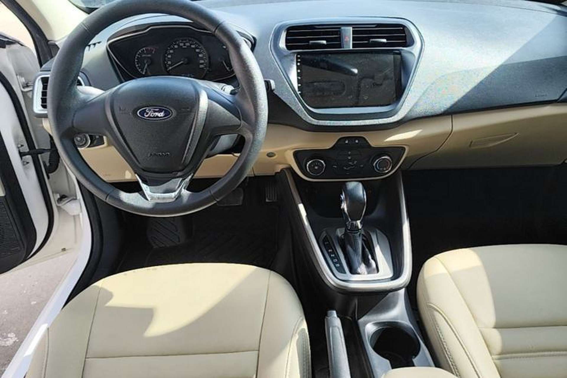 Used Ford Escort 2015 1.5L Automatic Comfort Edition Center Console