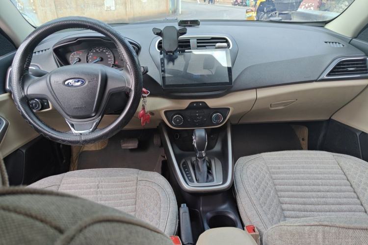 Used Ford Escort 2015 1.5L Automatic Comfort Edition Center Console