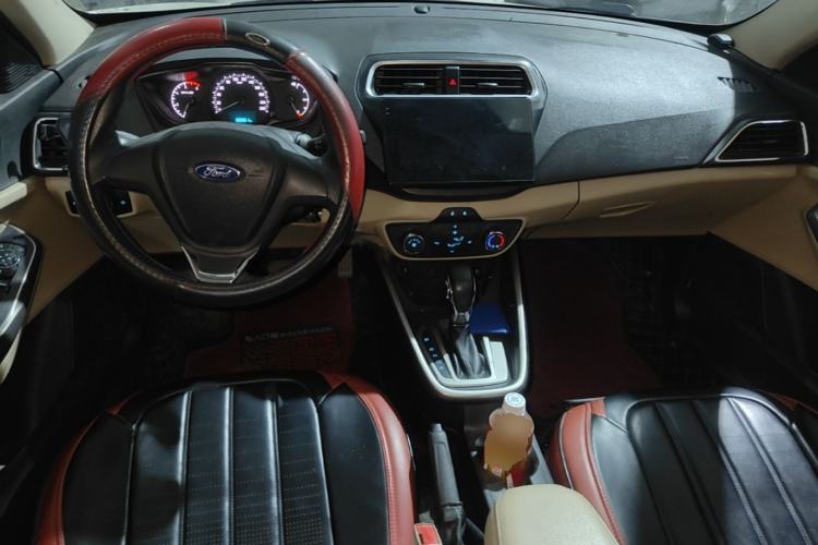 Used Ford Escort 2015 1.5L Automatic Comfort Edition Center Console