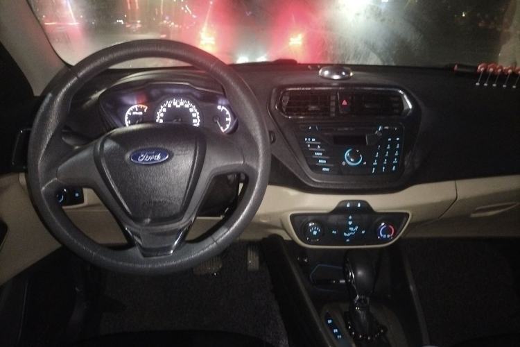Used Ford Escort 2015 1.5L Automatic Comfort Edition Center Console