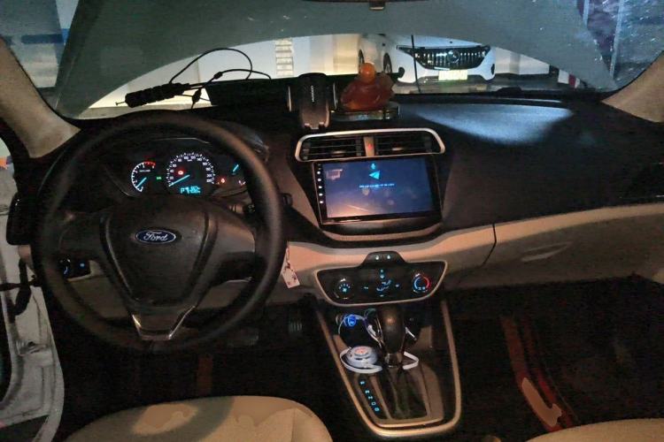 Used Ford Escort 2015 1.5L Automatic Comfort Edition Center Console
