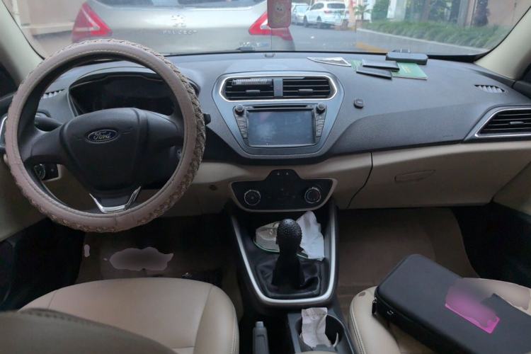 Used Ford Escort 2015 1.5L Manual Comfort Model Center Console