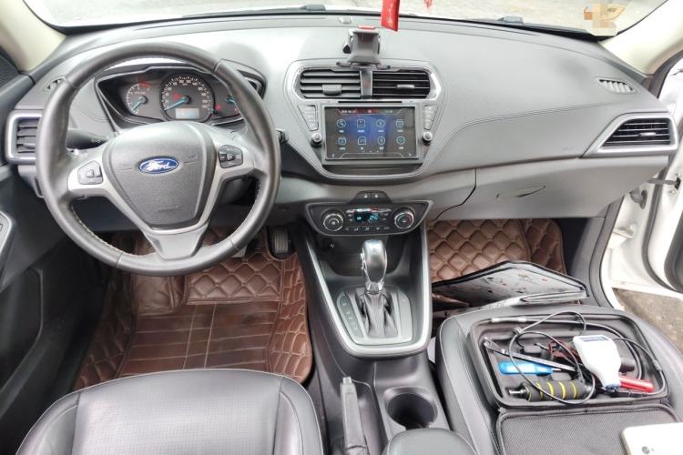 Used Ford Escort 2015 1.5L Automatic Fashion Model Center Console