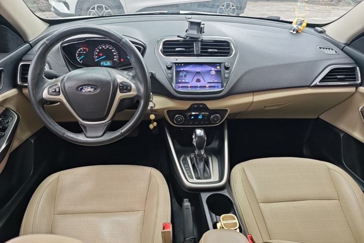 Used Ford Escort 2015 1.5L Automatic Fashion Model Center Console