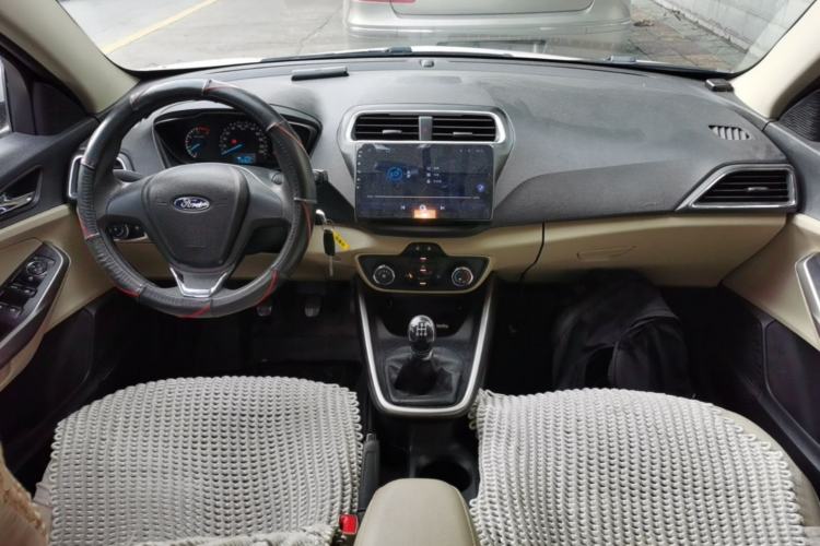 Used Ford Escort 2015 1.5L Manual Comfort Model Center Console