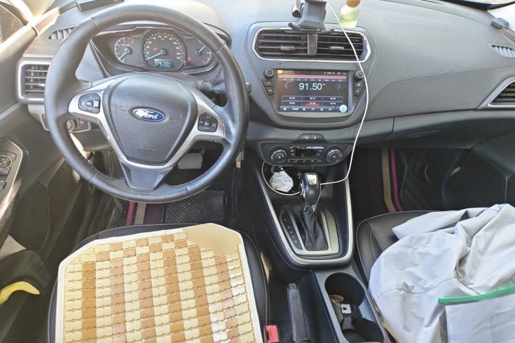 Used Ford Escort 2015 1.5L Automatic Fashion Model Center Console