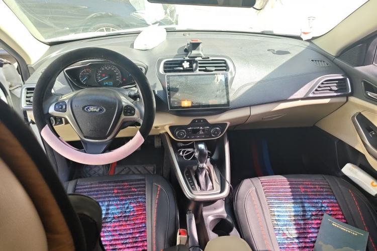 Used Ford Escort 2015 1.5L Automatic Fashion Model Center Console