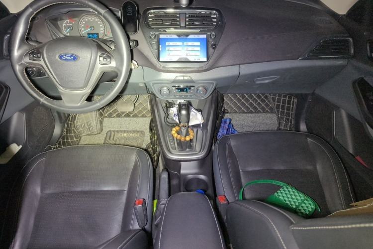 Used Ford Escort 2015 1.5L Automatic Fashion Model Center Console