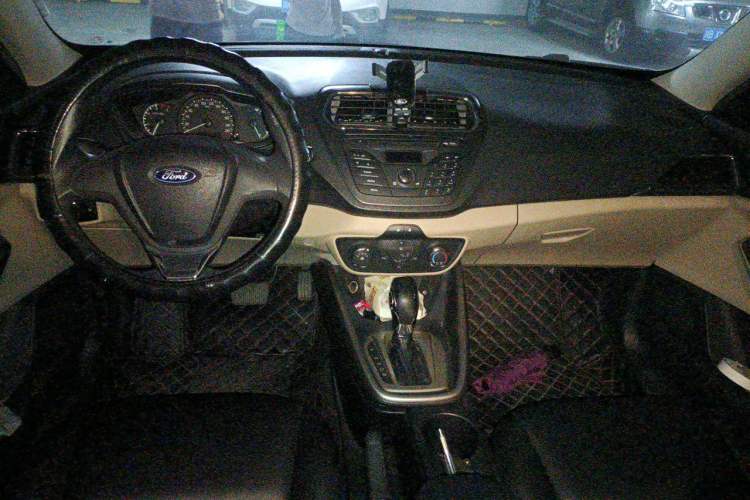 Used Ford Escort 2015 1.5L Automatic Comfort Edition Center Console