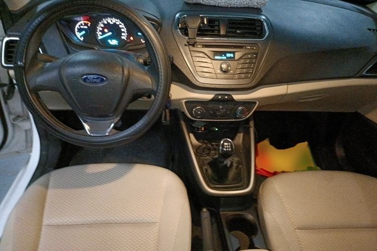 Used Ford Escort 2015 1.5L Manual Comfort Model Center Console