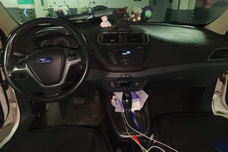 Used Ford Escort 2015 1.5L Automatic Fashion Model Center Console
