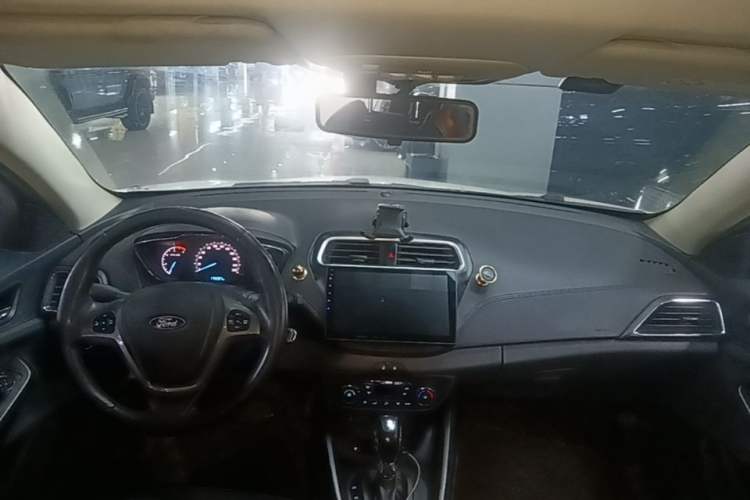 Used Ford Escort 2015 1.5L Automatic Fashion Model Center Console