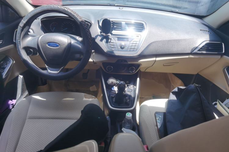 Used Ford Escort 2015 1.5L Manual Comfort Model Center Console
