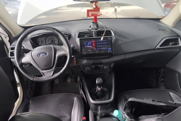 Used Ford Escort 2015 1.5L Manual Fashion Edition Center Console