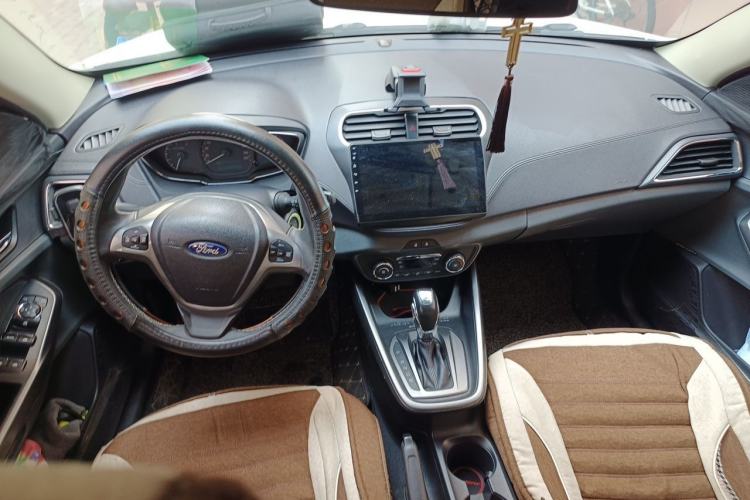 Used Ford Escort 2015 1.5L Automatic Fashion Model Center Console