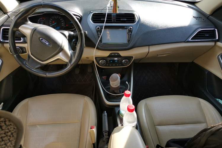 Used Ford Escort 2015 1.5L Manual Fashion Edition Center Console