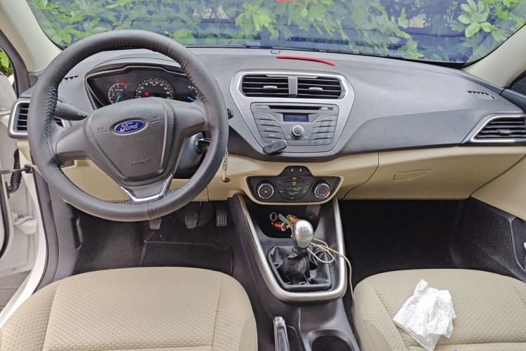 Used Ford Escort 2015 1.5L Manual Comfort Model Center Console