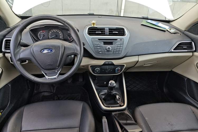 Used Ford Escort 2015 1.5L Manual Comfort Model Center Console