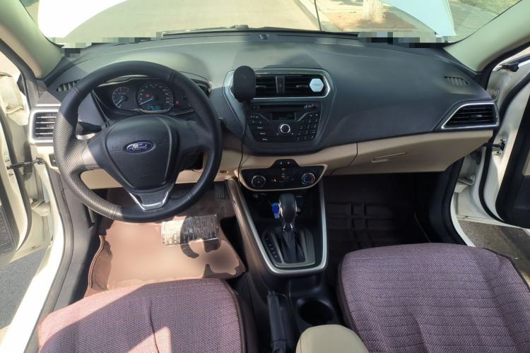 Used Ford Escort 2015 1.5L Automatic Comfort Edition Center Console