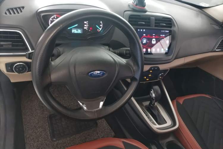 Used Ford Escort 2015 1.5L Automatic Comfort Edition Center Console