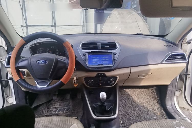 Used Ford Escort 2015 1.5L Manual Comfort Model Center Console