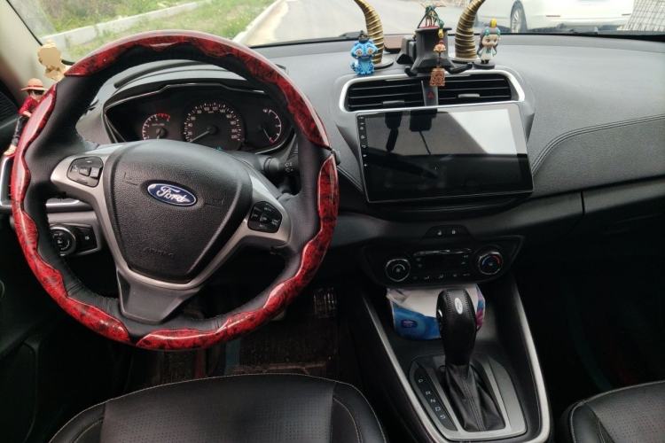 Used Ford Escort 2015 1.5L Automatic Fashion Model Center Console