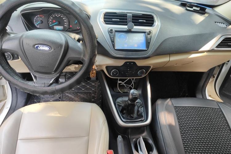 Used Ford Escort 2015 1.5L Manual Comfort Model Center Console