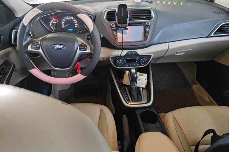 Used Ford Escort 2015 1.5L Automatic Fashion Model Center Console