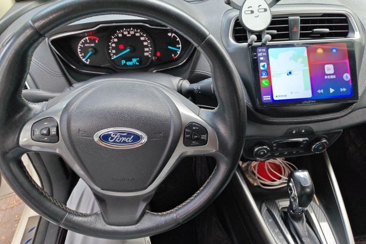 Used Ford Escort 2015 1.5L Automatic Fashion Model Center Console