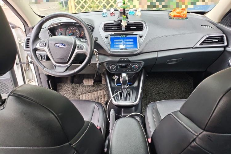 Used Ford Escort 2015 1.5L Automatic Fashion Model Center Console