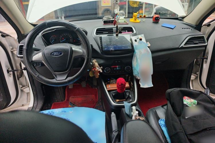 Used Ford Escort 2015 1.5L Manual Fashion Edition Center Console